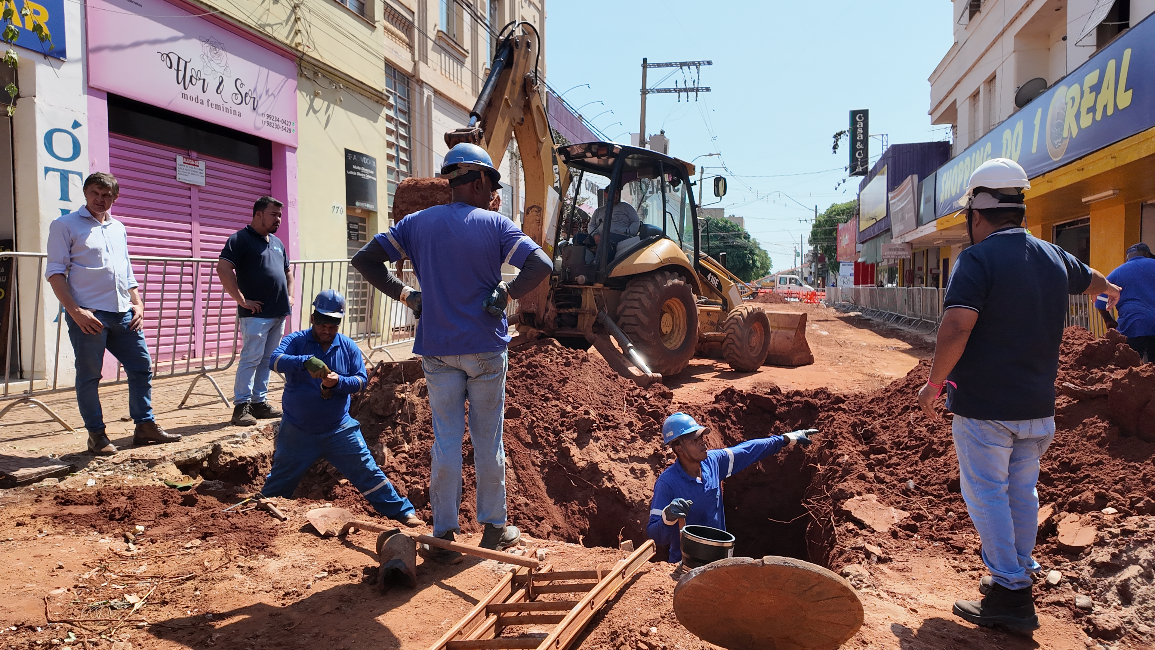 Modernização da Avenida 17 avança com substituição total da rede de água e esgoto